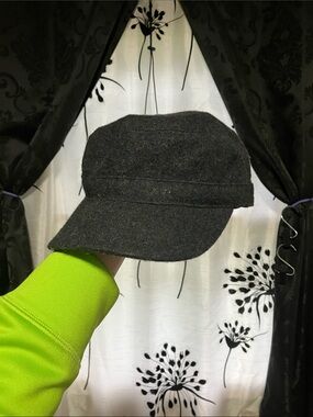 Old Navy Dark Gray Cadet Cap